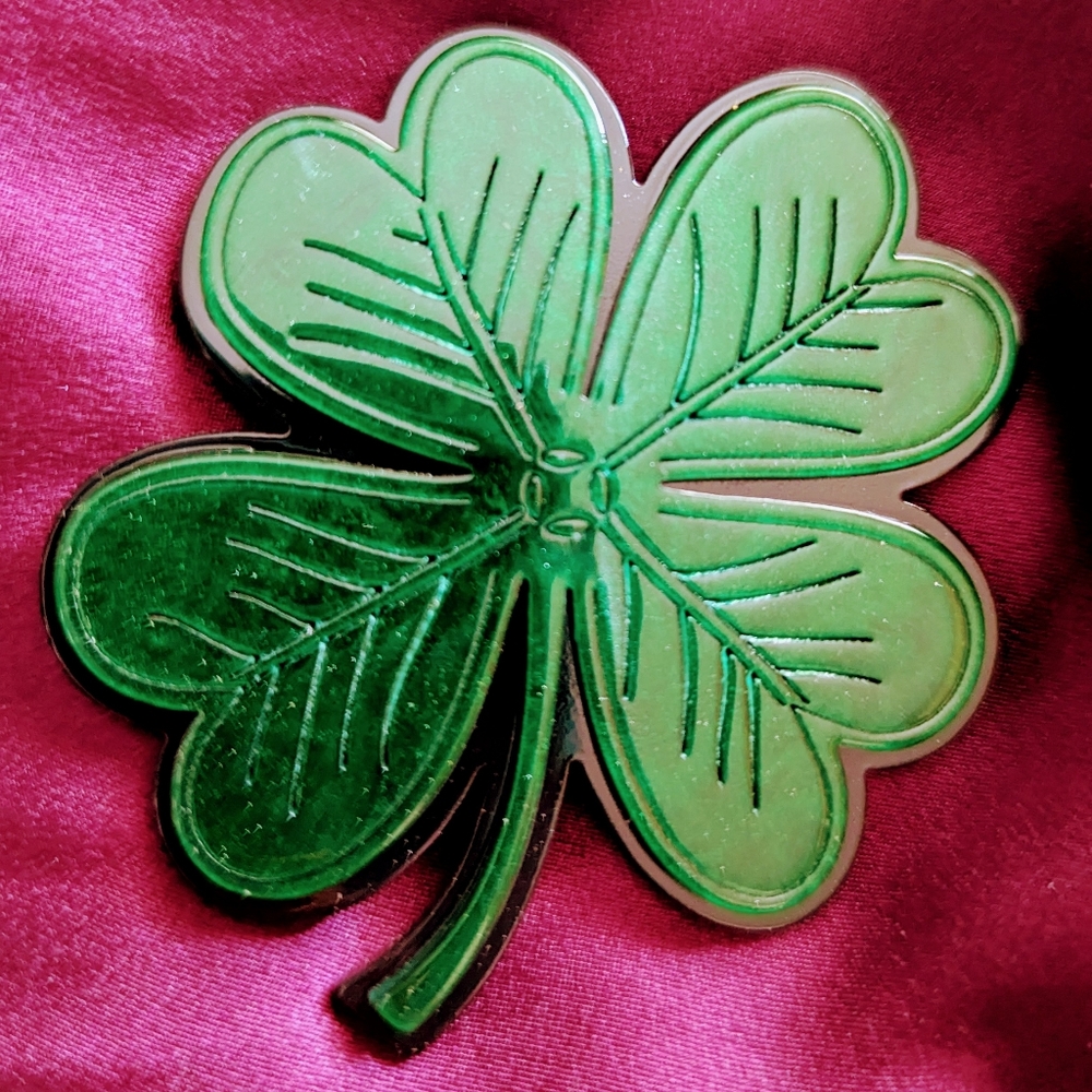 COPY - NWT 🌿🕊️PEACE GARDEN DESIGNS🕊️🌿 Green 🍀LUCKY CLOVER🍀 acrylic Brooch